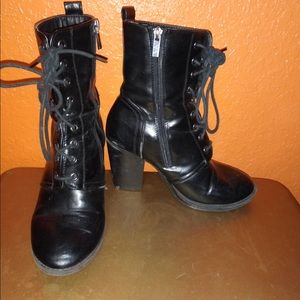 Black heeled boots